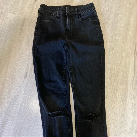 Black skinny jeans with rips at the knee - Picture 2 of 3